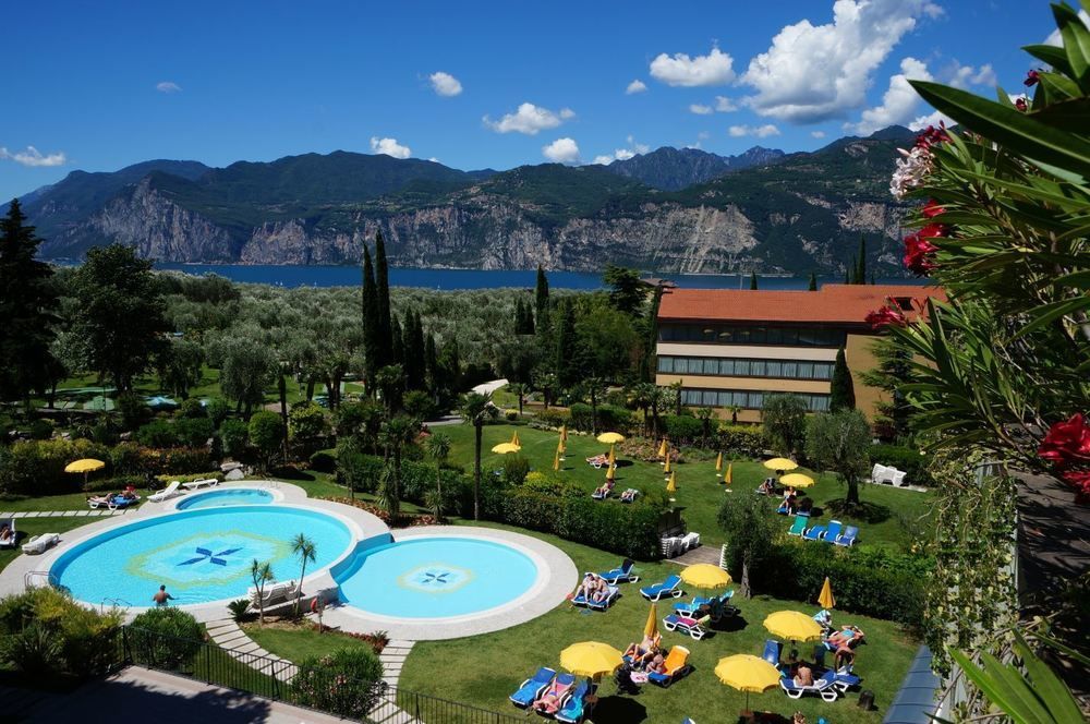 Hotel Le Palme Лимоне-суль-Гарда Экстерьер фото