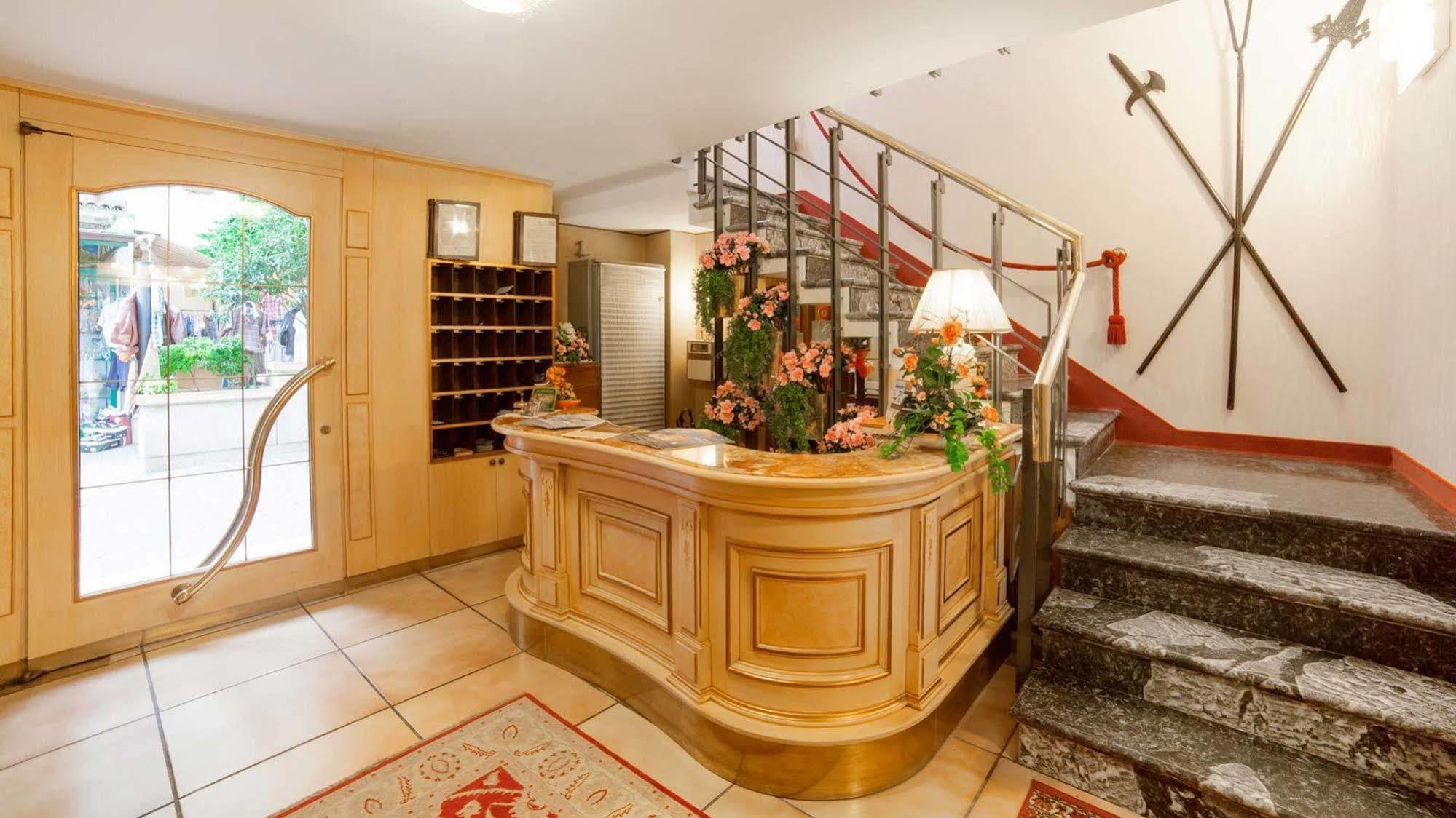 Hotel Le Palme Лимоне-суль-Гарда Экстерьер фото